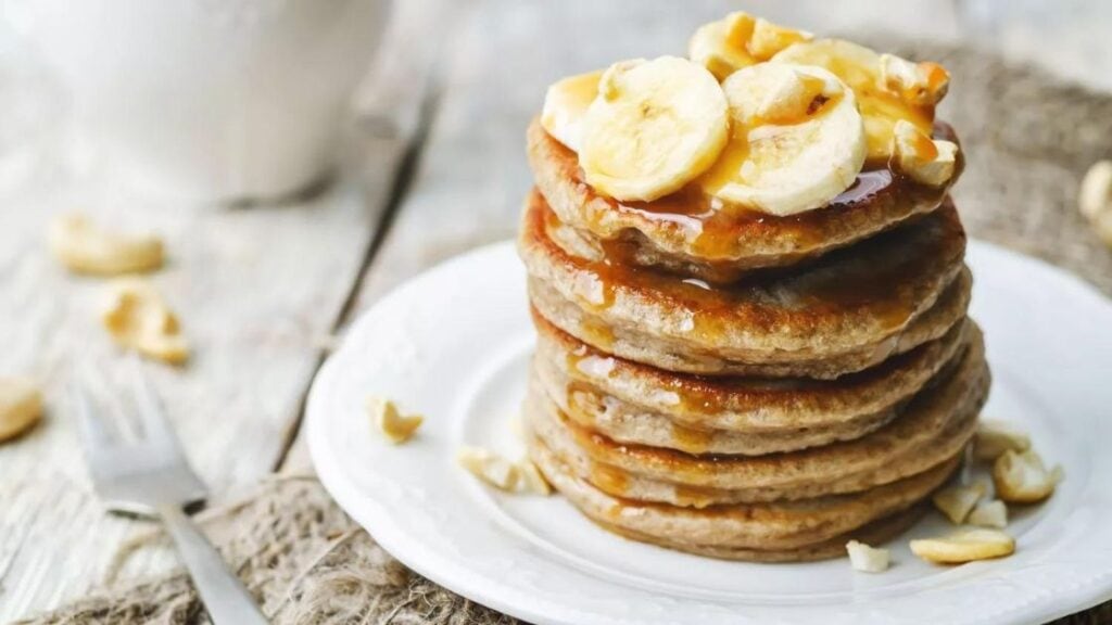 Pancakes banana protein smoothie