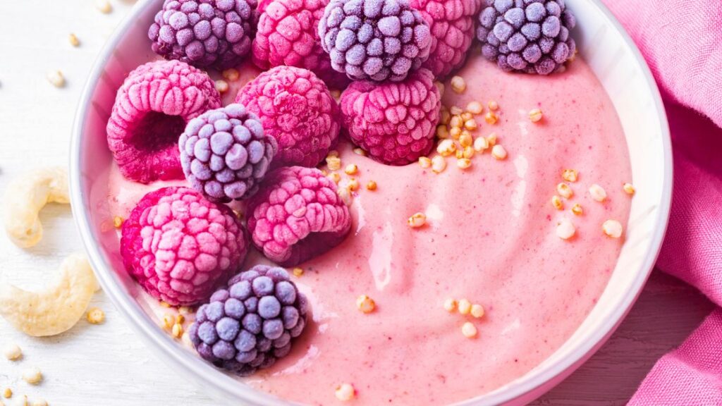 Porridge made with bananas and raspberries