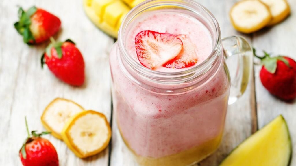 Smoothie with strawberries and bananas
