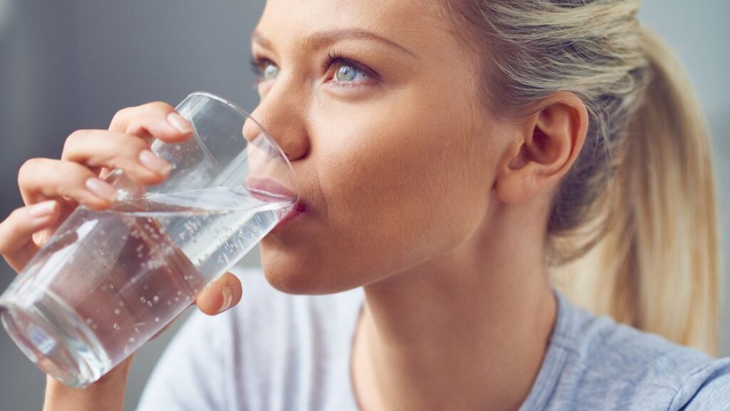 consuming water for a healthy diet