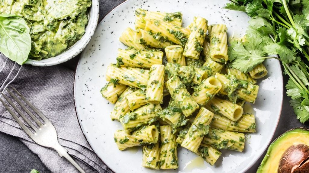 Pasta with avocado