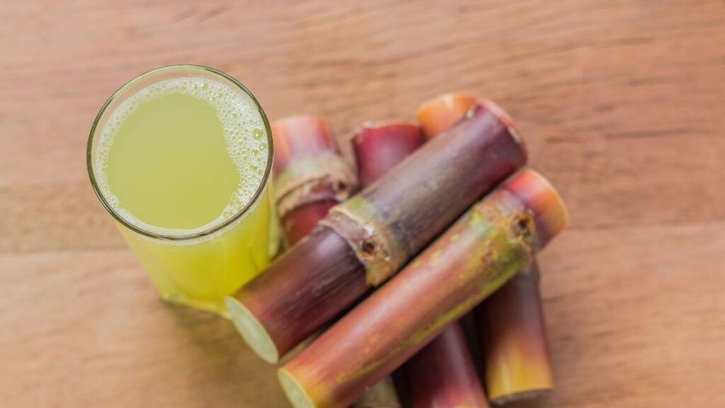 sugarcane juice in a glass 