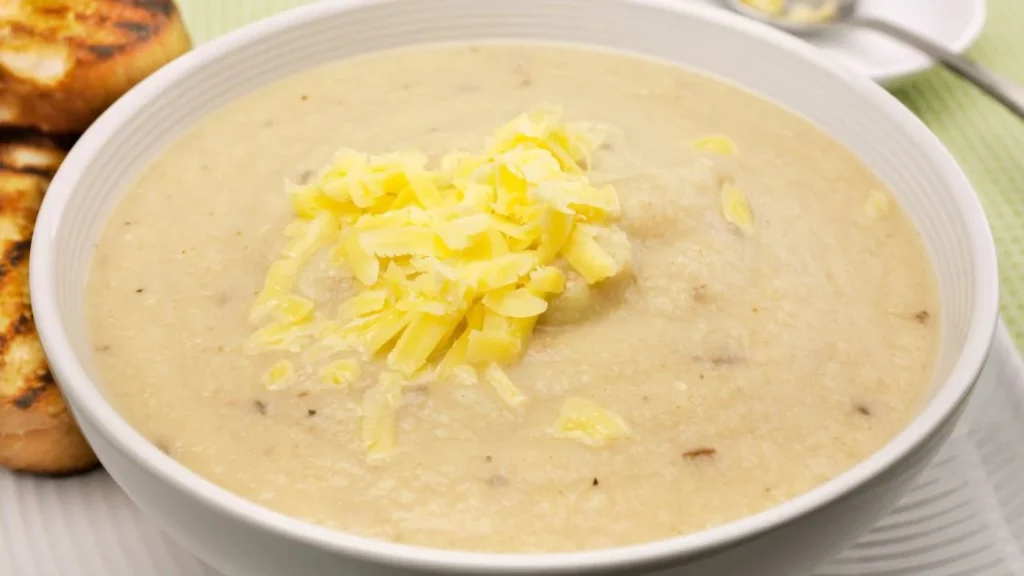 Cauliflower soup with cheese